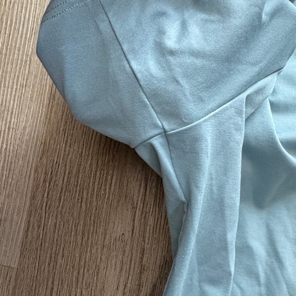 NWOT lululemon athletica Sky Blue Short Sleeve Tee - Picture 4 of 6